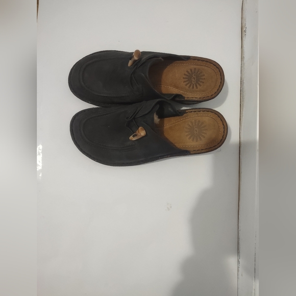 UGG Clog Tooth Toggle Shearlings - Picture 5 of 11